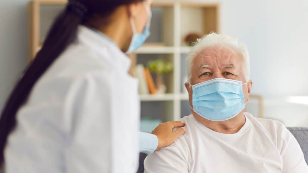 How to Care for an Aging Parent during a pandemic